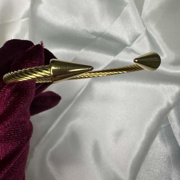 Stainless steel Gold-Tone Twisted women’s Bracelet - Picture 9 of 10